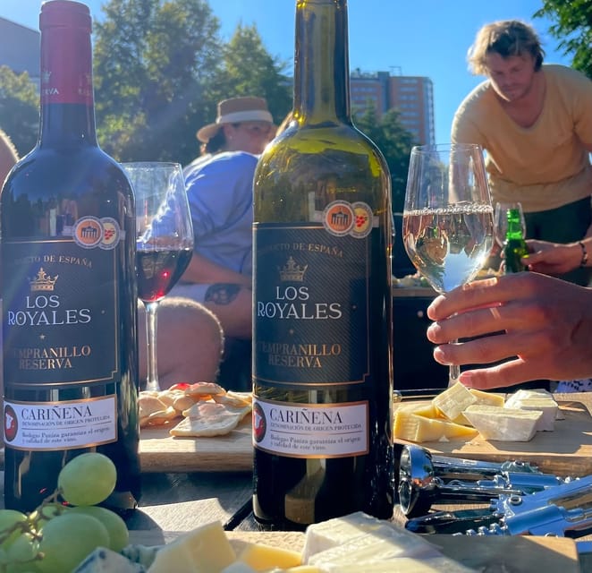 Groningen: Evening Cheese and Wine cruise - Timing, group size, and why the small deck matters