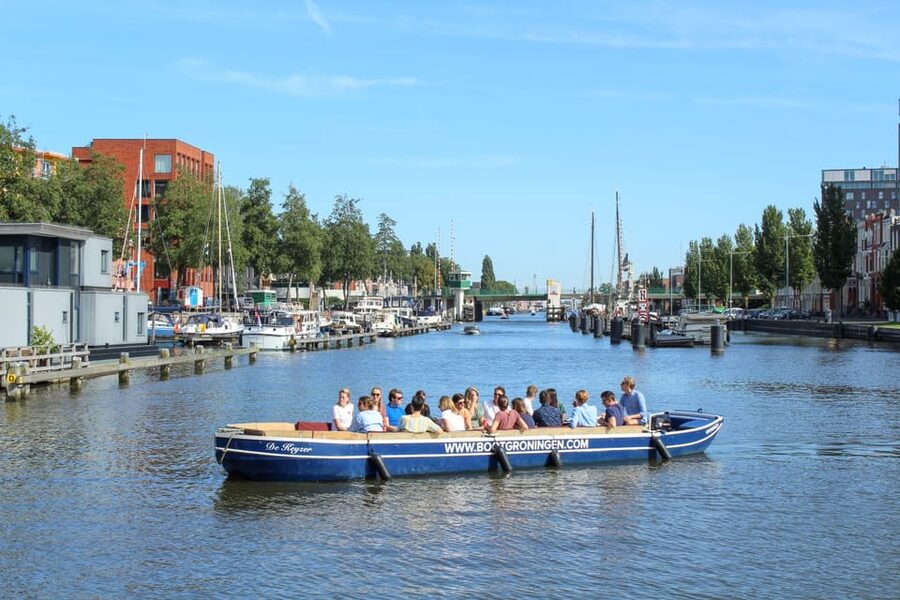 Groningen: Evening Cheese and Wine cruise - Het Verbindingskanaal and Centraal Station: seeing Groningen’s modern face from water level