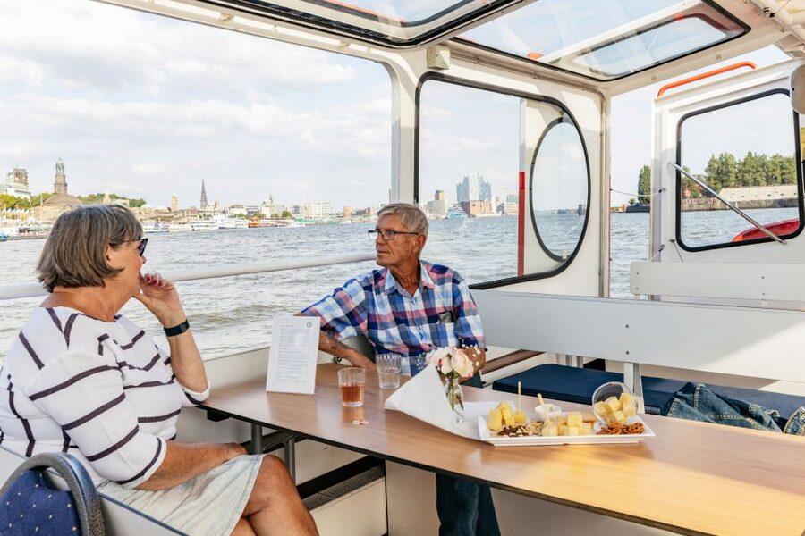 Hamburg: Harbor Cruise with Wine and Cheese - The 90-minute route: what you’ll see and where the timing matters