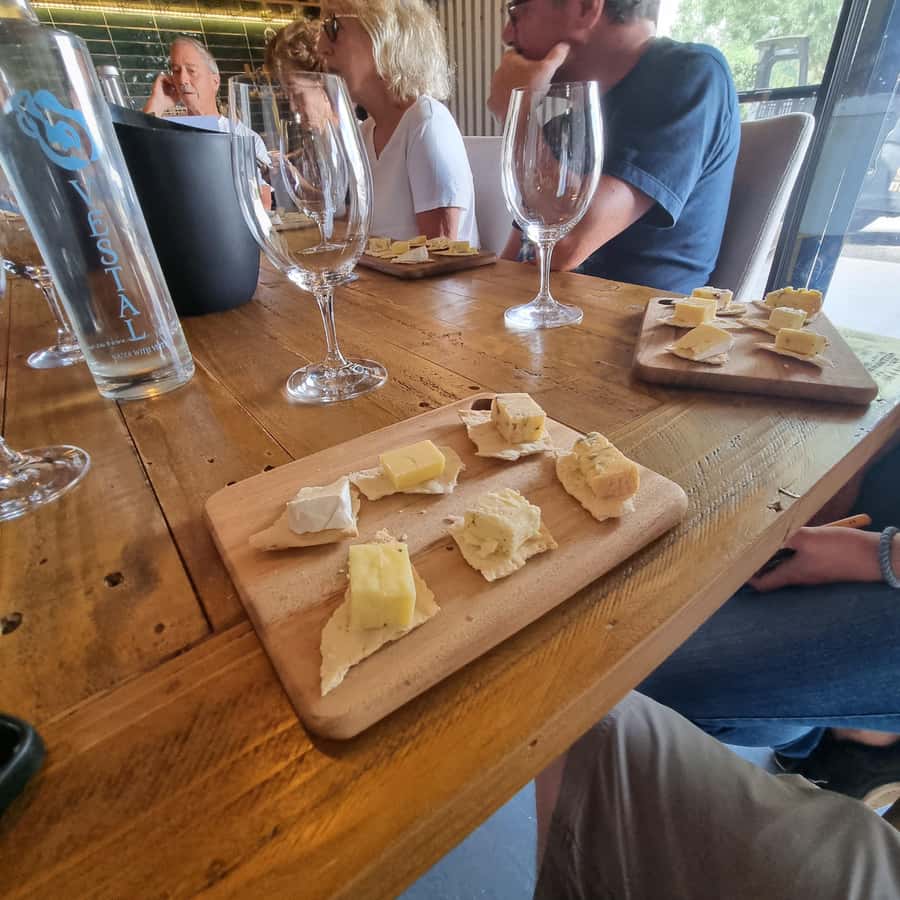 Hunter Valley: Wine, Gin, Cheese and Chocolate Tour - Free time for views and a quick wander