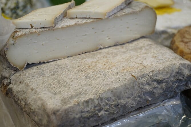 Journey through Italian Cheese - How to taste the cheeses like a pro (without acting like one)