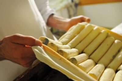 Lake Como: Cheese Factory Tour and Tasting in Valsassina - The 40-minute dairy tour: cow, goat, and bufala from process to maturation