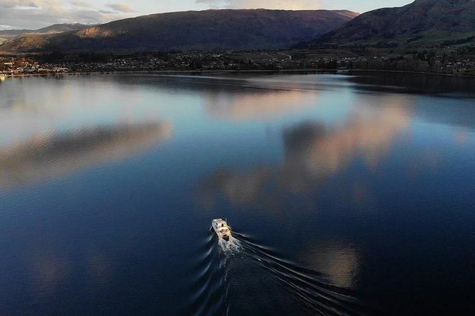 Lake Wanaka 1-Hour Cruise Including Wine and Cheese - Commentary vs. Conversation: What to Expect About the Narration