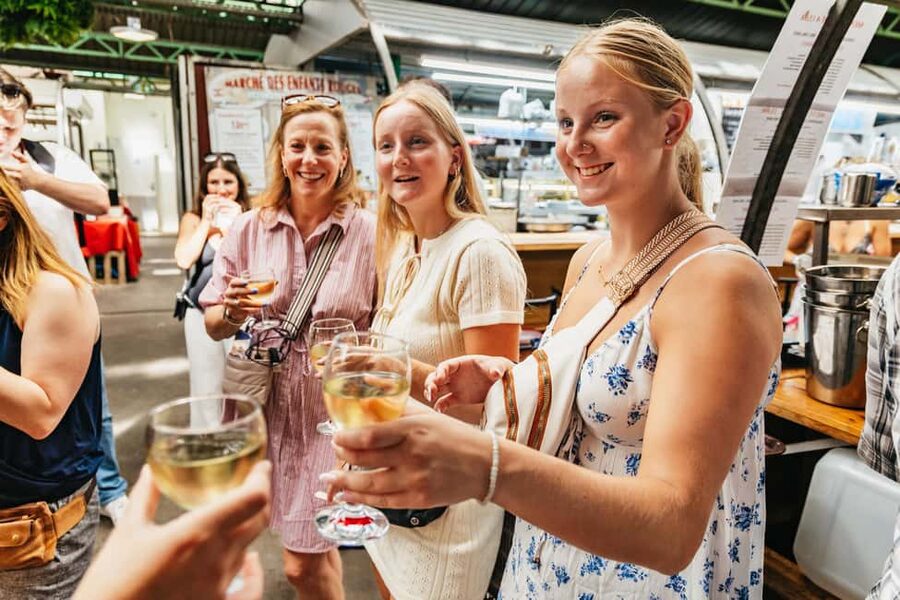 Le Marais Walking Food Tour with Cheese, Wine & Pastries - Meeting in Le Marais: Finding Le Repaire de Bacchus