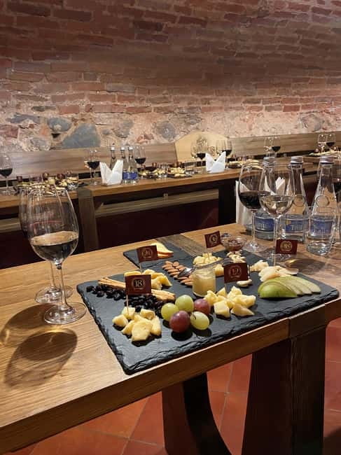 Lithuanian Cheese Tasting & Guided Old Town Tour - The Cheese Flight: 12 to 48 Months (What You’re Actually Comparing)