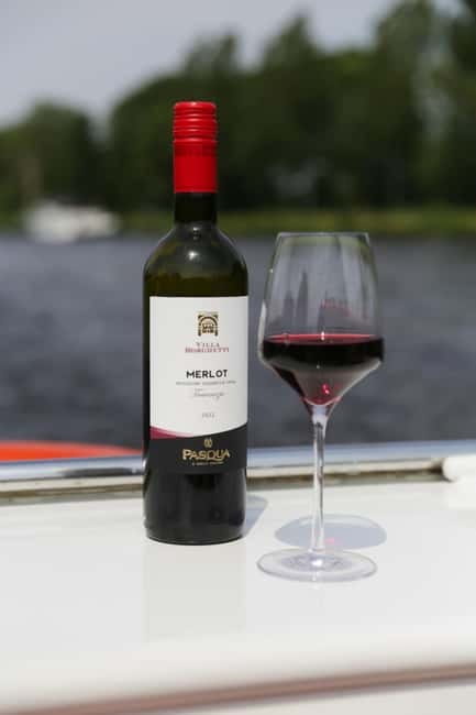 Local Cheese and Wine Cruise through Haarlem - On board with a host and a skipper: what the vibe feels like