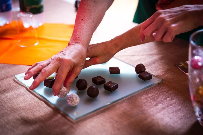 Lucerne CH Experience: Cheese, Chocolate, Chapel Bridge & Château - Five Swiss Chocolates First: A Smart Way to Start in Lucerne
