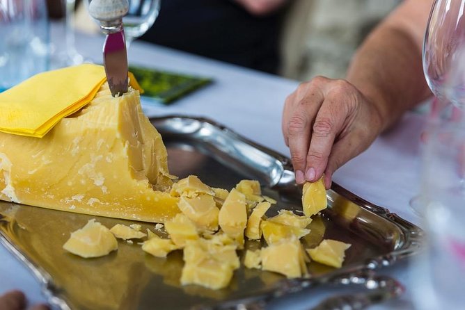 Lucerne CH Experience: Cheese, Chocolate, Chapel Bridge & Château - Water Tower in the River: The Quick Lucerne Detail