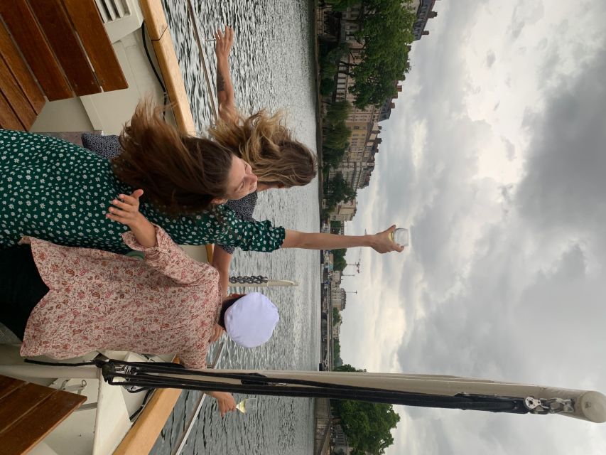 Lyon: City Cruise with Charcuterie, Cheese, and Wine - Key highlights at a glance