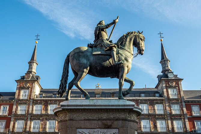 Madrid Bike Tour with Churros and Wine, Ham, and Cheese Upgrade - Plaza de Cibeles and Puerta de Alcalá: Big-Photo Squares and TV-Scene Trivia