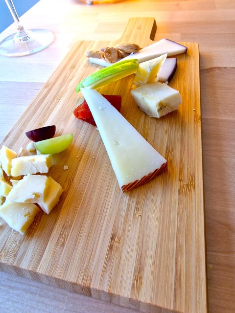 Madrid: cheese tasting with wine pairing. - The cheese lineup: four D.O. identities you’ll actually remember