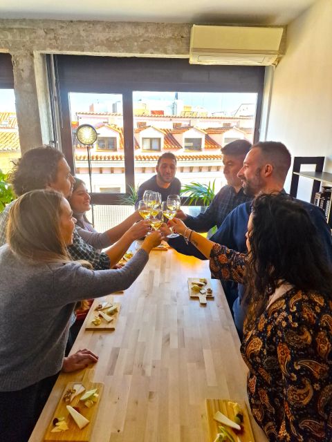 Madrid: cheese tasting with wine pairing. - How the lesson flows in real time