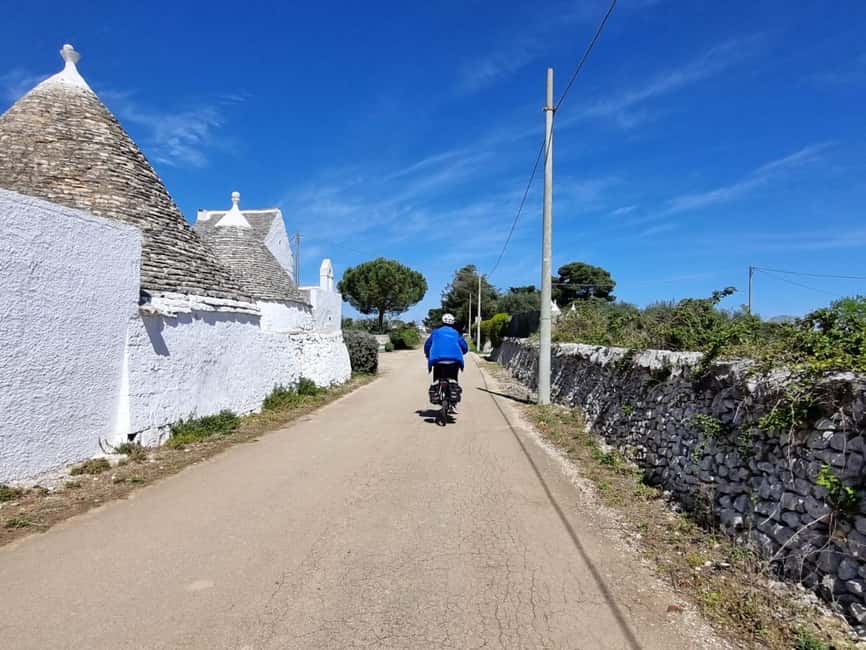 Martina Franca: E-bike farm tour & cheese tasting - Stop 2: viewpoint and vineyards as you leave the center behind