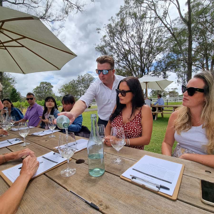 Newcastle: Hunter Valley Wine, Gin, Cheese & Chocolate Tour - Dessert and a final wine tasting: the payoff moment
