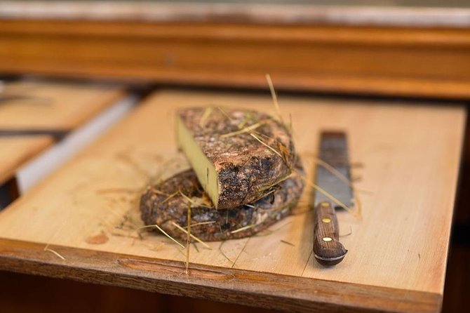Paris Cheesemaking Workshop including Wine and Cheese Tasting with an Expert - First Stop: Musée Vivant du Fromage and the Workshop Mood