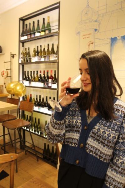 Paris: French Wine and Cheese Guided Tasting - The 2-hour flow: 2 whites, 2 reds, and champagne with five cheese pairings