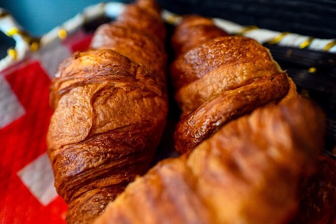 Paris Le Marais Food Tour With 10+ Tastings, Cheese, Wine & More - Guides and pacing: what makes the experience feel personal