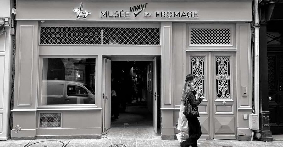Paris: Living Cheese Museum Guided Tour with Cheese Tasting - Why Île Saint-Louis Makes This 1-Hour Cheese Stop Feel Special