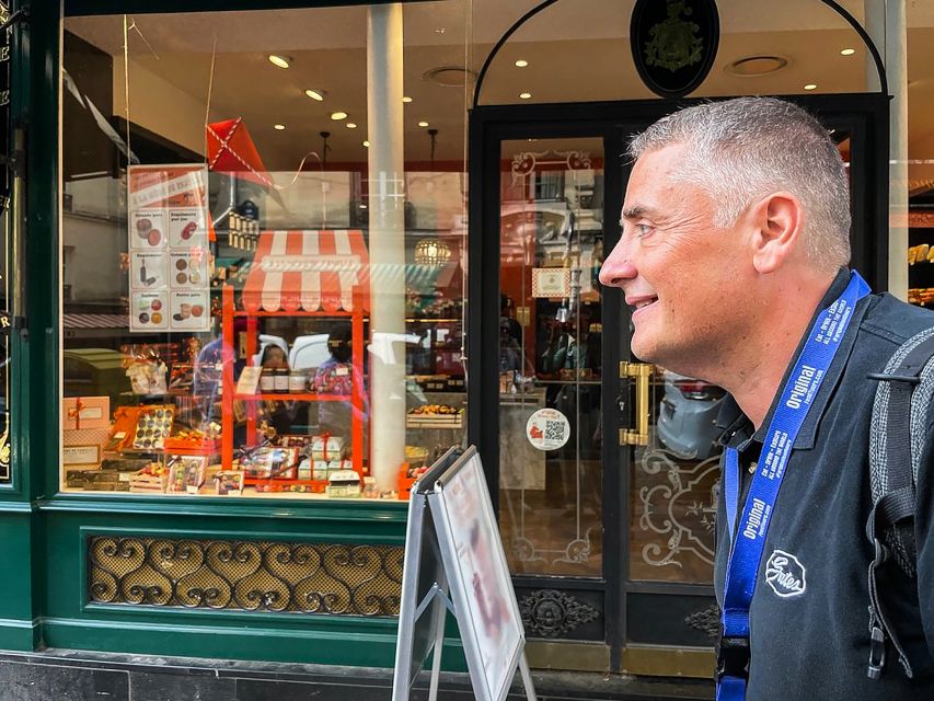 Paris: Montmartre Cheese, Wine & Pastry Guided Walking Tour - Place du Tertre: The Artist Square Part (With Real Atmosphere)