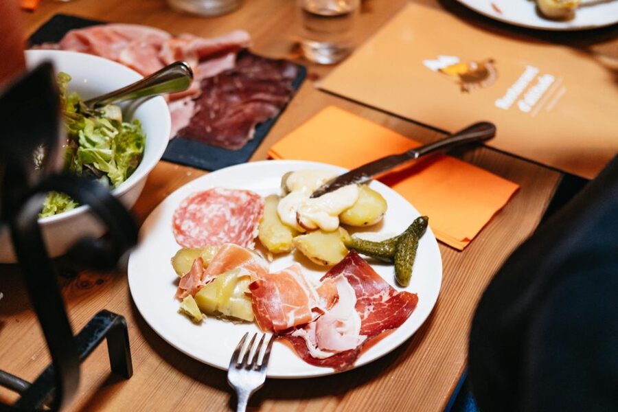Paris: No Diet Club - Winter Unlimited Cheese Tour ! - Guide energy: what it means when the meal has a storyteller