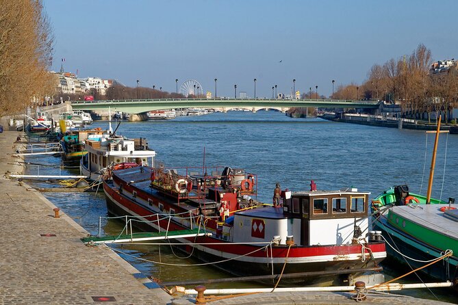Paris : Private electric bike tour with wine and cheese tasting - Start at Brasserie Madame Charles, then gear up for the route