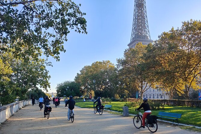Paris : Private electric bike tour with wine and cheese tasting - Hôtel des Invalides and Napoleon’s dome: gold up close