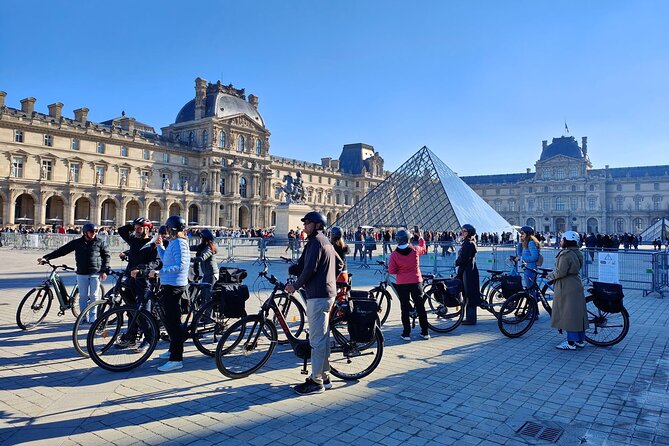 Paris : Private electric bike tour with wine and cheese tasting - Crossing the Seine on Paris’s oldest bridge