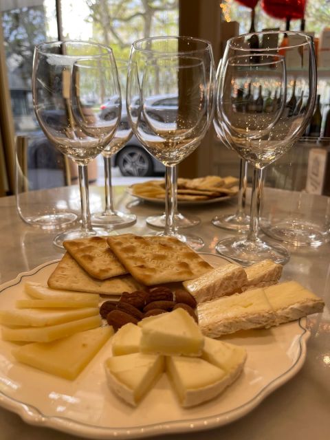 Paris: Tasting of 3 Wine and 3 Cheese - What the pairing teaching helps you do (fast)