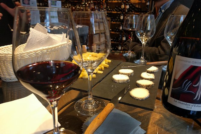 Paris Wine and Cheese Pairing Private Masterclass in a Bistrot - The blind tasting moment that helps you judge faster