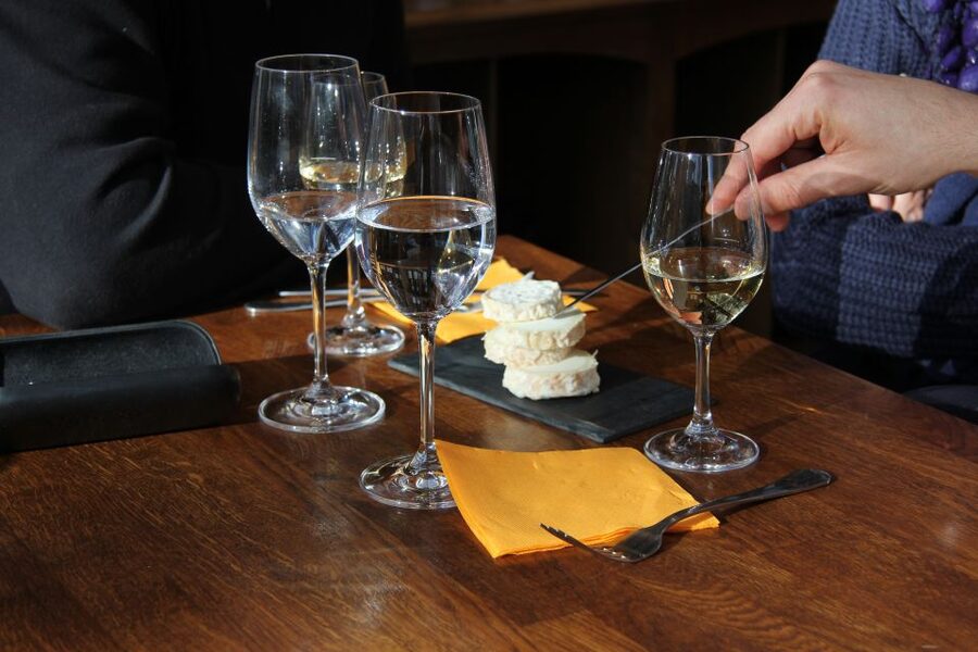Paris: Wine and Cheese Tasting - Entering the Cave à Vin: Where the Experience Starts