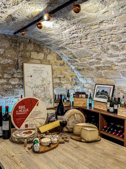Paris: Wine & Cheese Tasting Master Class Near Eiffel Tower - The 2-hour structure: 2 whites, 3 reds, and a guided terroir lesson