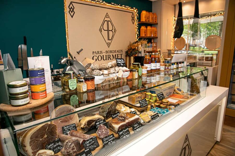 Paris: Wine & Cheese Tasting Master Class Near Eiffel Tower - Cheese pairings: 5 artisanal French cheeses that teach your palate
