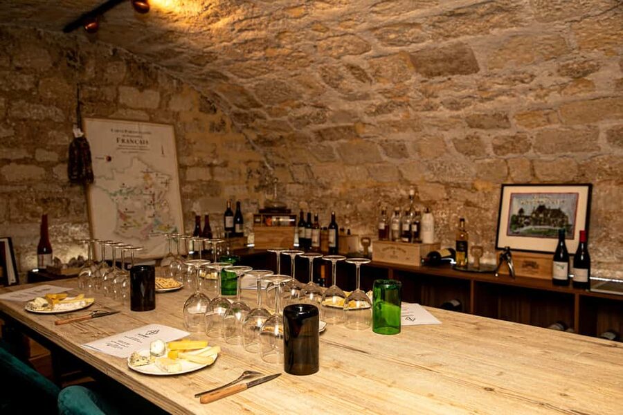 Paris: Wine & Cheese Tasting Master Class Near Eiffel Tower - How the host teaches tasting without turning it into a lecture