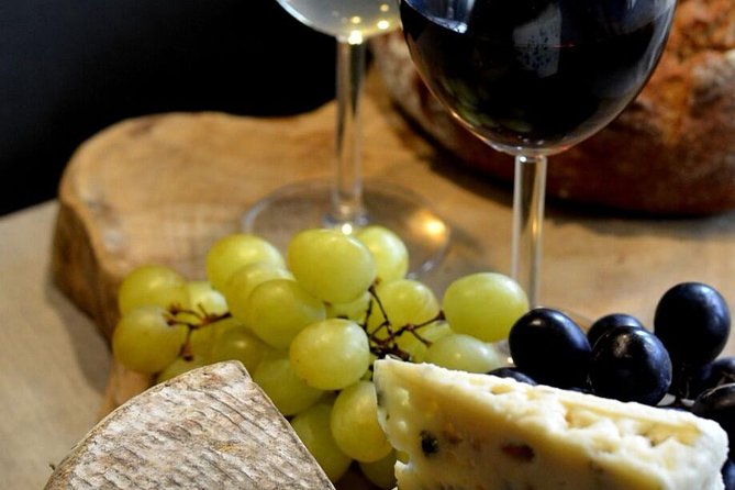 Paris Wine with Cheese Pairing & Tasting Small Group Class - What you actually taste: four French wines plus Champagne