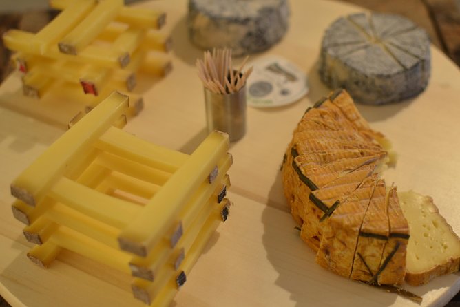 Paris Wine with Cheese Pairing & Tasting Small Group Class - Cheese families in plain language: tasting without guessing