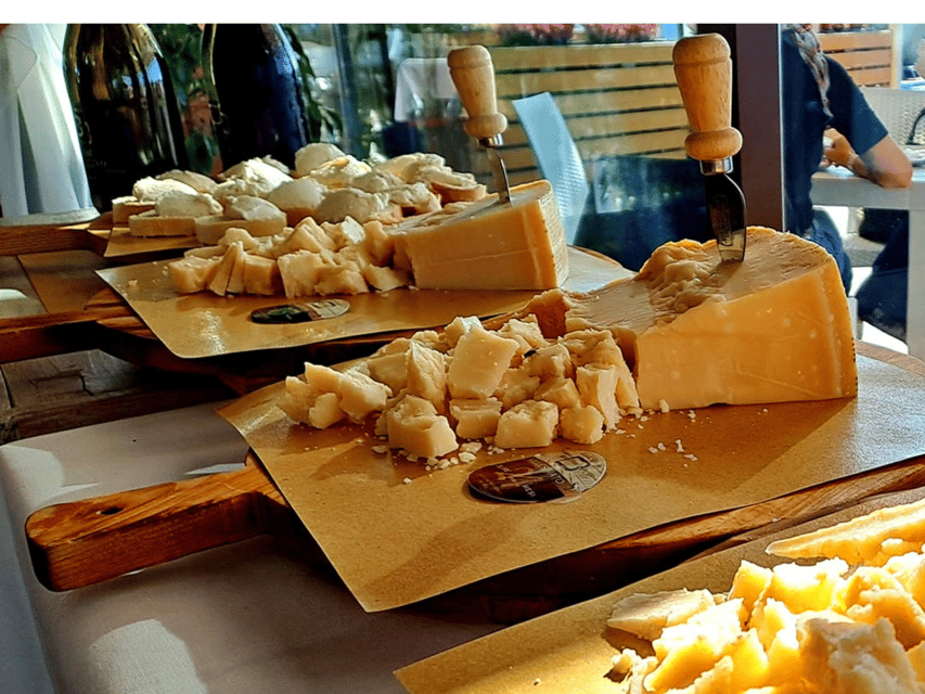 Parmesan Cheese Factory Tour & Tasting near Parma - Guided visit + video lesson: how the process clicks