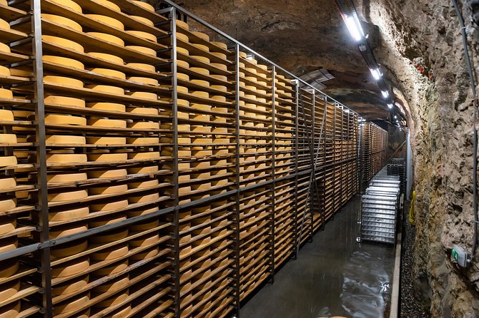 Parmigiano-Reggiano Cheese Factory Small group Tour From Parma - Tastings of different ages: how to compare like a pro