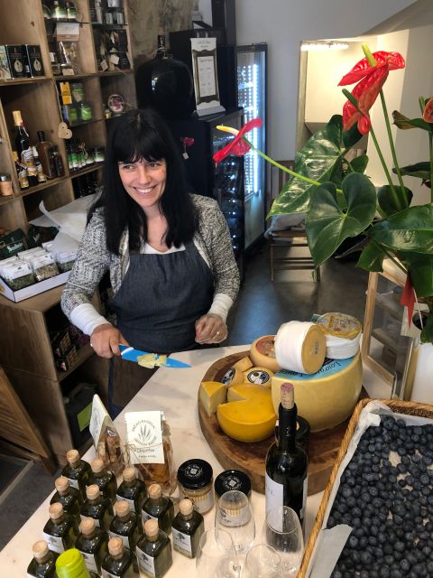 Porto: Cheese and Port Wine Tasting in a Unique Place - Learning without lecturing: how the expert connects cheese and port