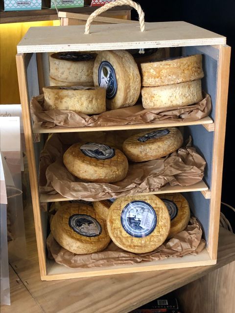 Porto: Cheese and Port Wine Tasting in a Unique Place - Small group, English or Portuguese: what to expect from the vibe