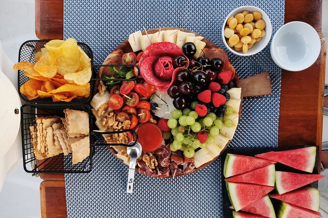Porto: Wine and cheese tasting on a sailboat on the Douro River - After the sail: the micro gourmet space for take-home tastes