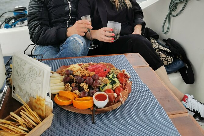 Porto: Wine and cheese tasting on a sailboat on the Douro River - The wine and Port tasting: what you’ll actually drink