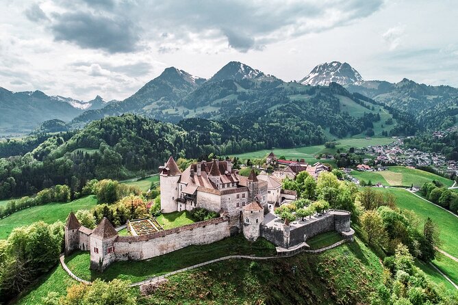 Private Tour to Gruyères, Chocolate & Cheese Factory from Geneva - How guidance level and language can shape your day