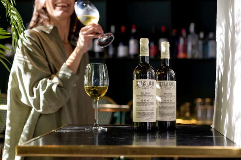 Rías Baixas Albariño Experience: Winery Visit & Cheese - Tour format: small group, languages, and what you’ll hear