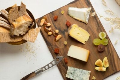 Santiago de Compostela: Cheese and Wine Tasting Experience - Check-in in the old town: start where the tour starts