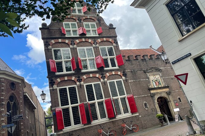 Self-Guided Walking Tour of Gouda: Canals, Colonies, and Cheese - Museum Gouda courtyard moments: art and local culture at walking speed