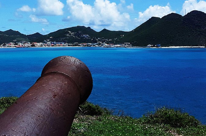 St.Martin-St.Maarten: Small Group, History & Cheese Tasting Tour - Dutch Cheese & Liquor Store: the first tasting block (and why it’s paced well)