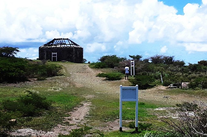 St.Martin-St.Maarten: Small Group, History & Cheese Tasting Tour - Le Comptoir des Fromages: French cheese & wine, the real finale flavor