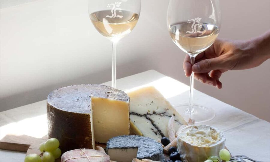 Torrevieja: Wine and Cheese Tasting at Torre del Moro - The guide storytelling: how history makes the food click