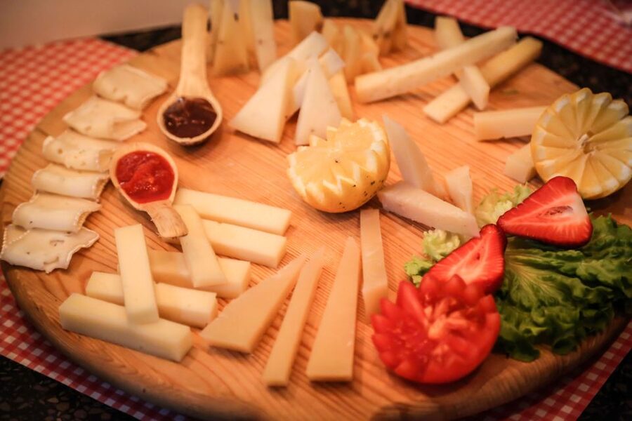 Verona: Cheese Tasting and Pairing - Pairing basics: fruit, honey, sweet jams, and mustard