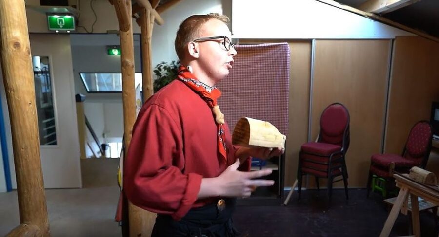 Volendam: 2-Hour Clogmaking Workshop and Cheese Tour - Who should book this clog-and-cheese tour
